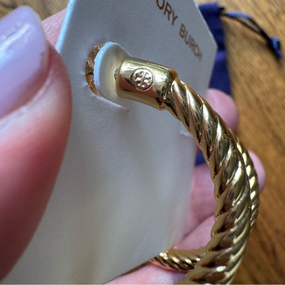 SOLD ❤️ Tory Burch Textured Rope Hoop Earrings - Picture 3 of 5